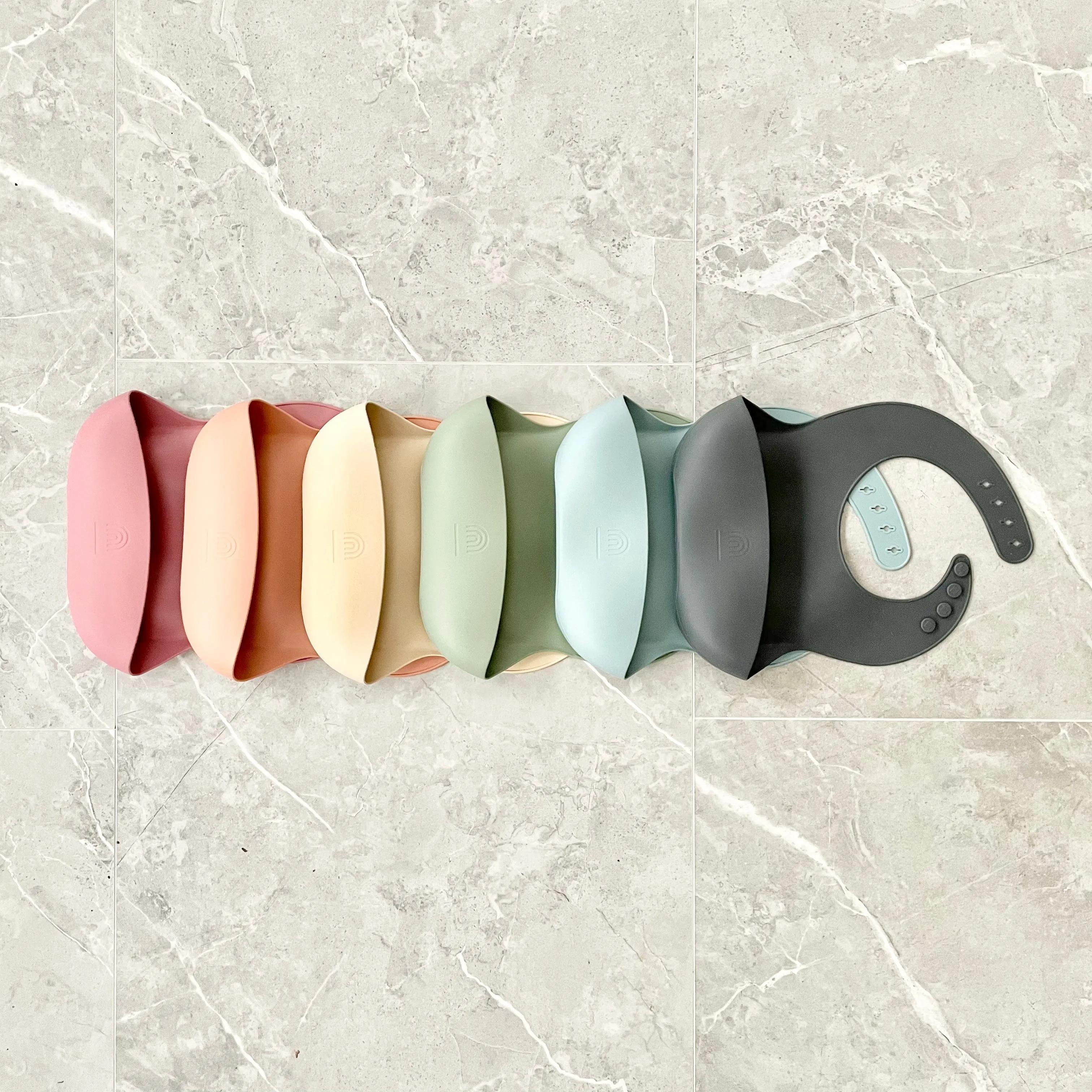 spanish rose · classic easy-to-clean silicone bucket bib